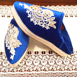 BABOUCHE FEMME EN VELOUR BLEU AVEC BRODERIE MAROCAINE - Panier d'Orient épicerie orientale en ligne